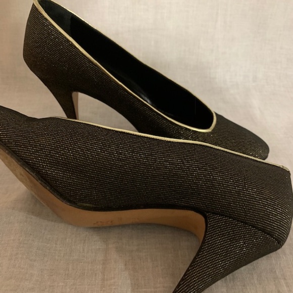 Valentina Carrano Black & Gold Heels Size 7.5 - Picture 2 of 8